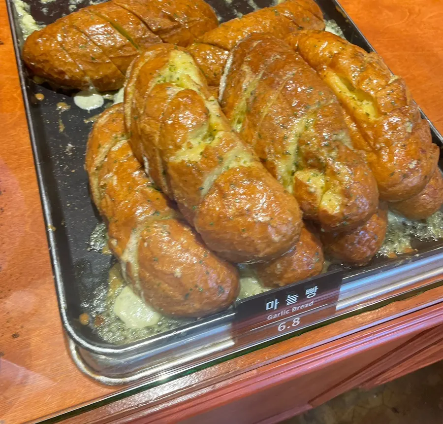 Bánh được đóng gói tại Munhwa Bakery Ikseon-dong