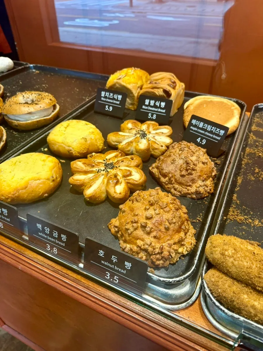 Maple cream cheese bread being packed at Munhwa Bakery