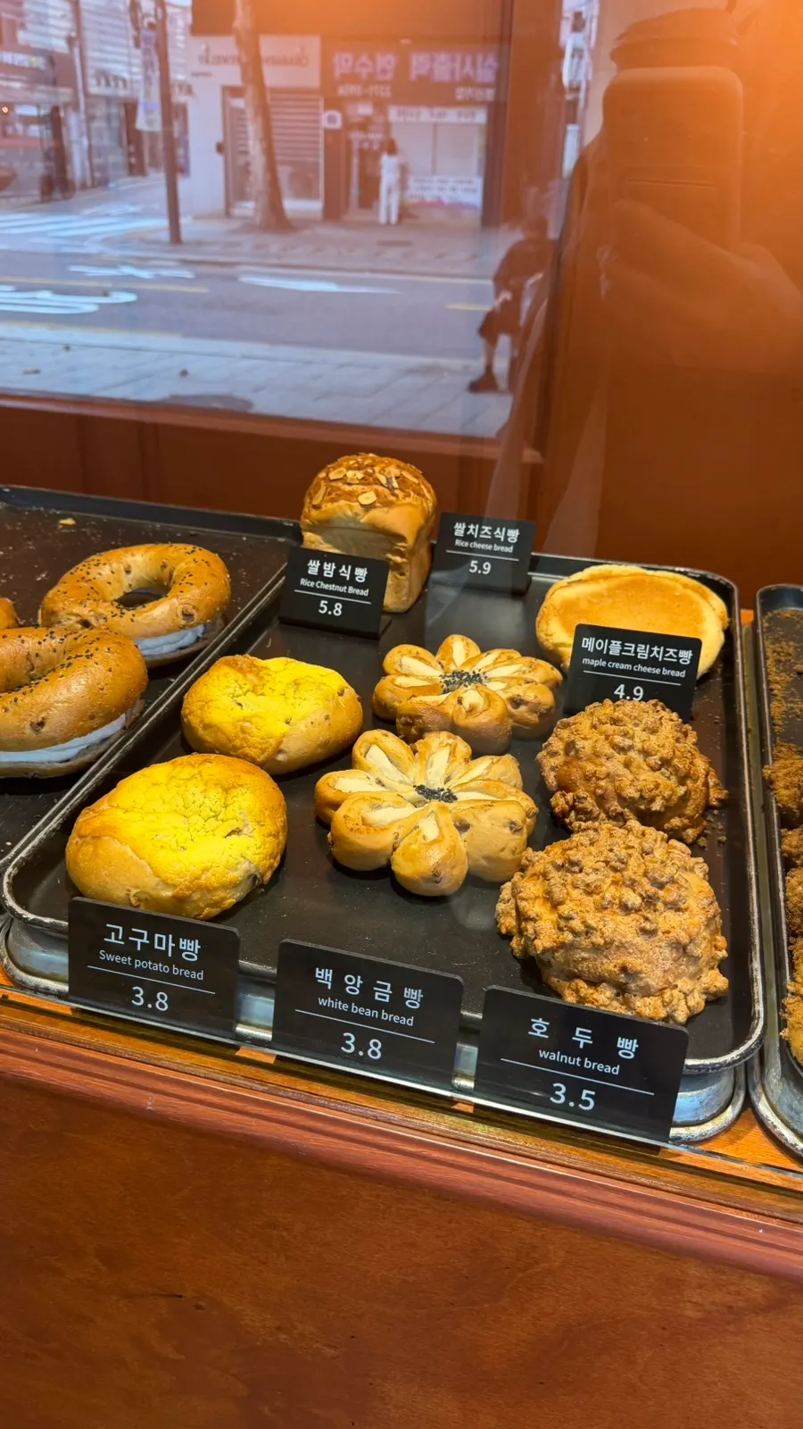 Entrance to Munhwa Bakery near Jongno 3-ga Station
