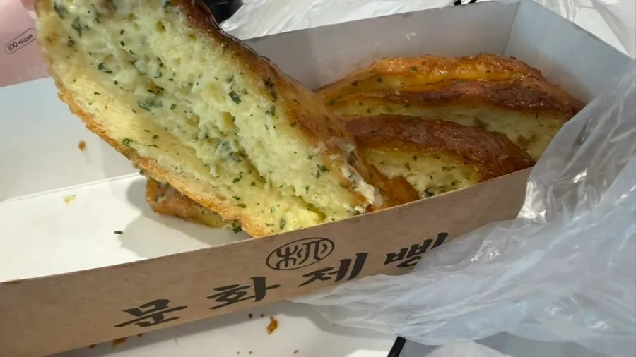 Garlic bread from Munhwa Bakery packed to go