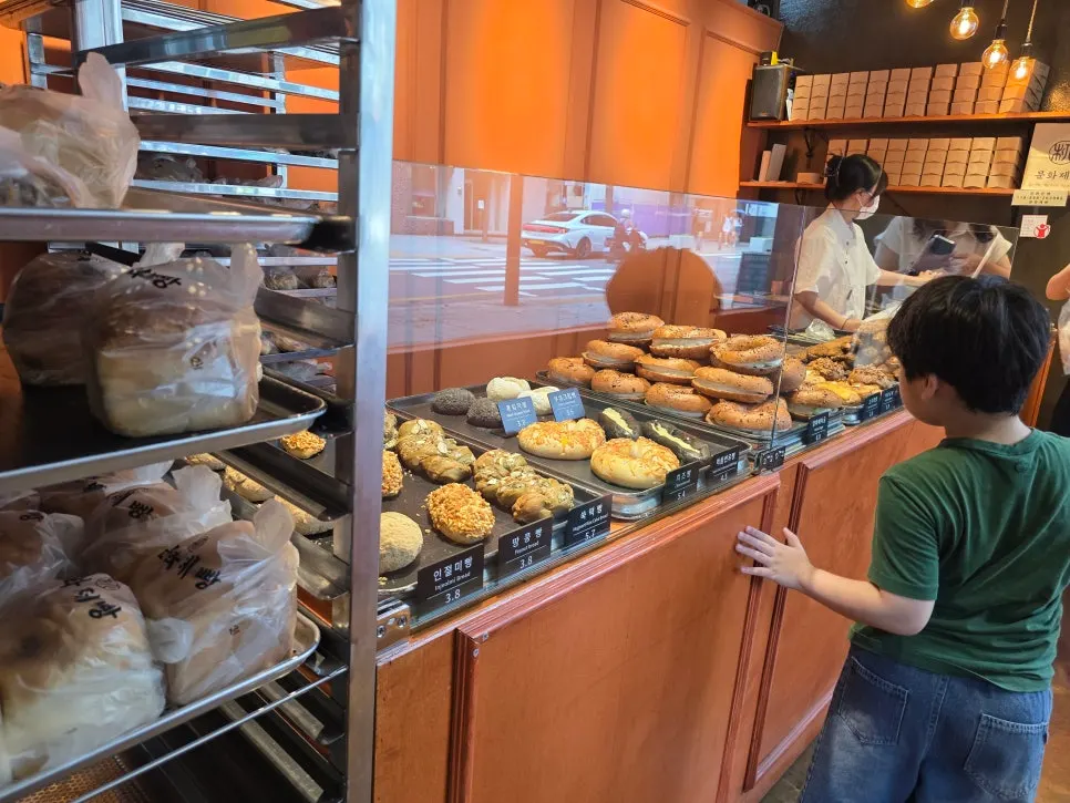 Entrance of the takeaway-only Munhwa Bakery