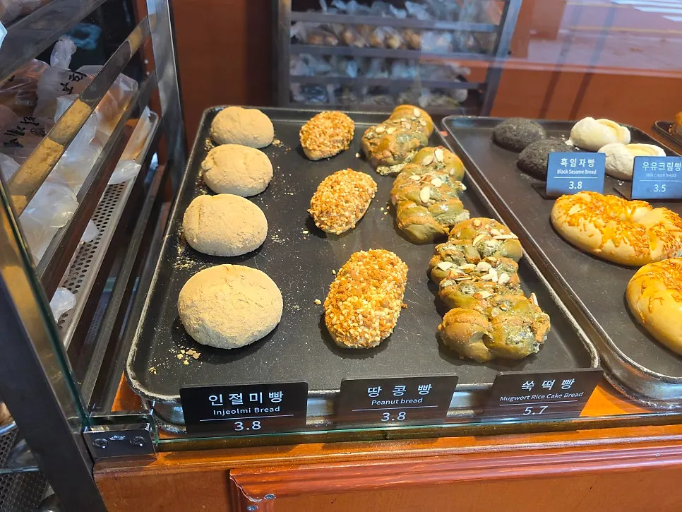 Bread displayed on Munhwa Bakery's shelves