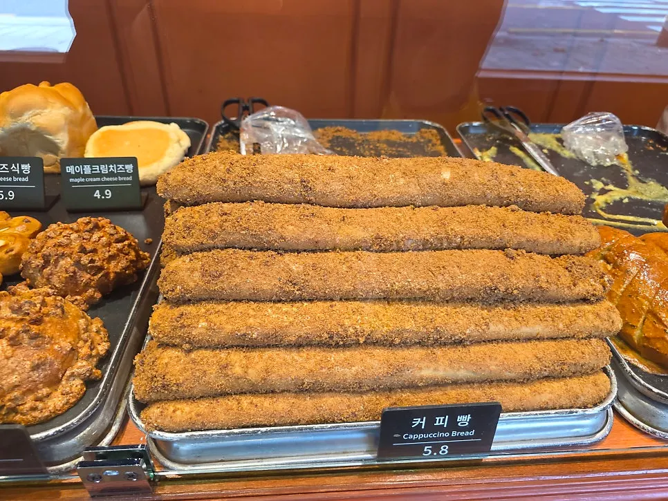 Flower-shaped white bean paste bread on display