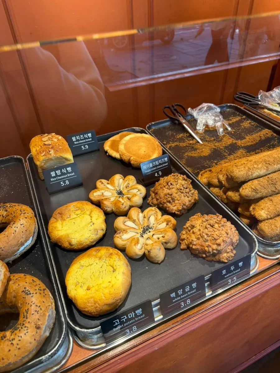 Interior of Munhwa Bakery with same-day baked bread on display