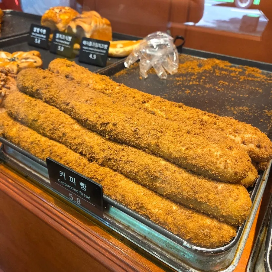 고구마빵 백앙금빵 호두빵 진열 사진