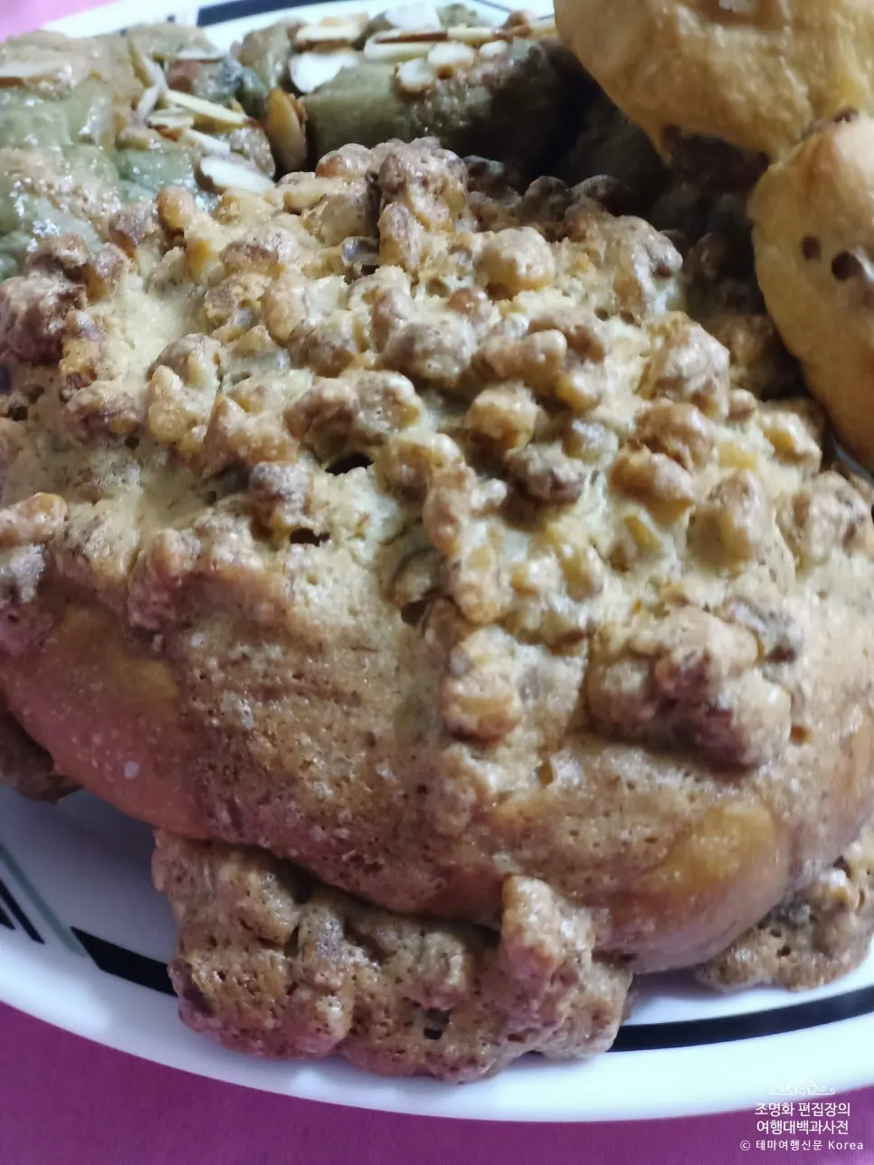 Full view of the walnut bread from Munhwa Bakery