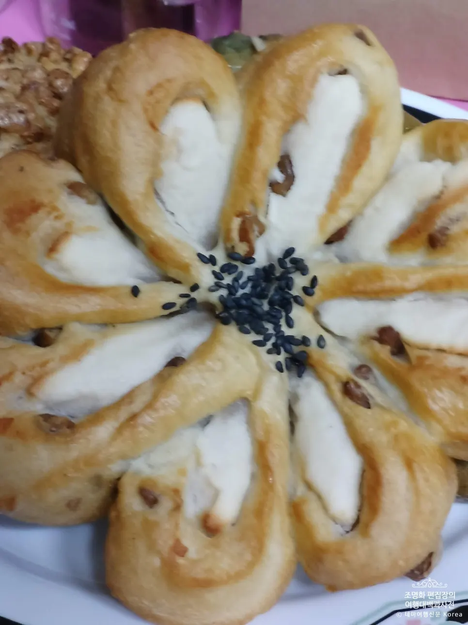 Full view of the baekangeum bread from Munhwa Bakery