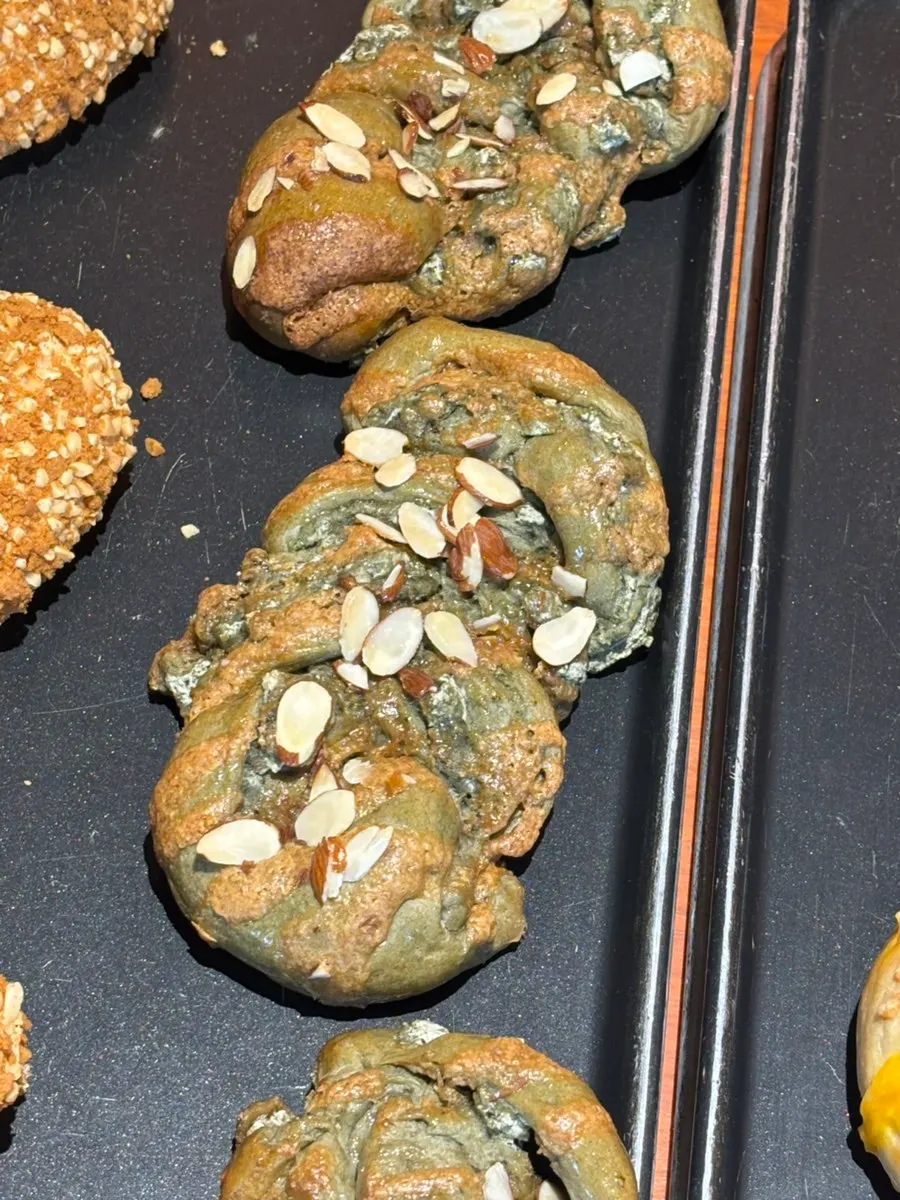 Injeolmi bread generously coated in bean powder