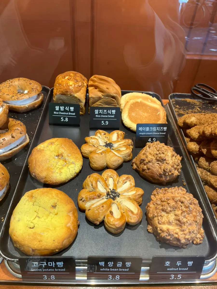 Packing up the bread chosen at Munhwa Bakery