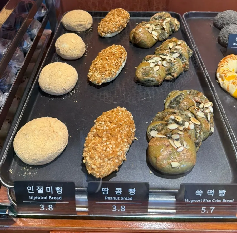 한눈에 들어오는 문화제빵 빵 진열대