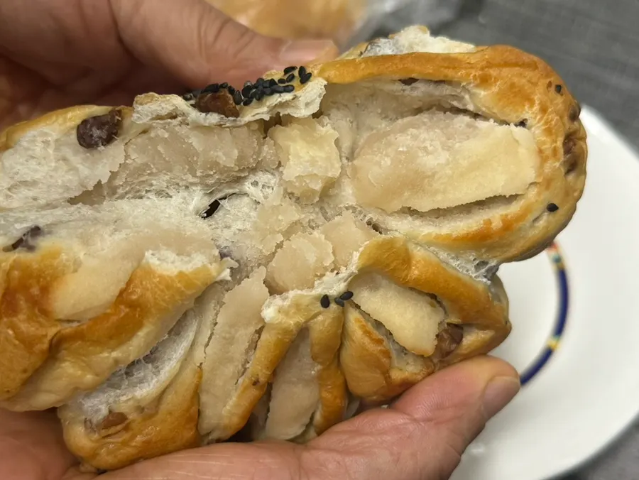 백앙금이 가득한 백앙금빵 단면