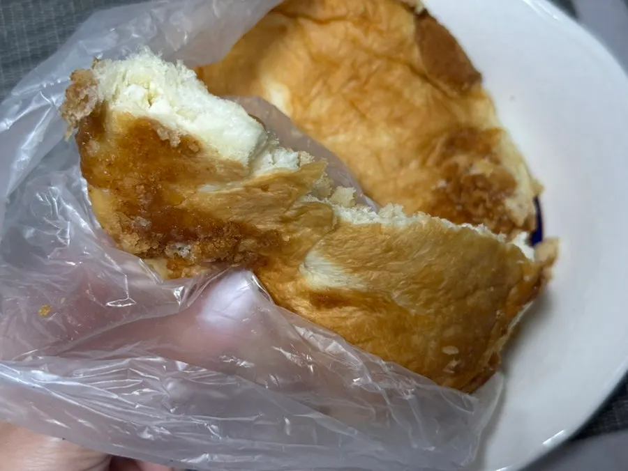 메이플크림치즈빵 겉면