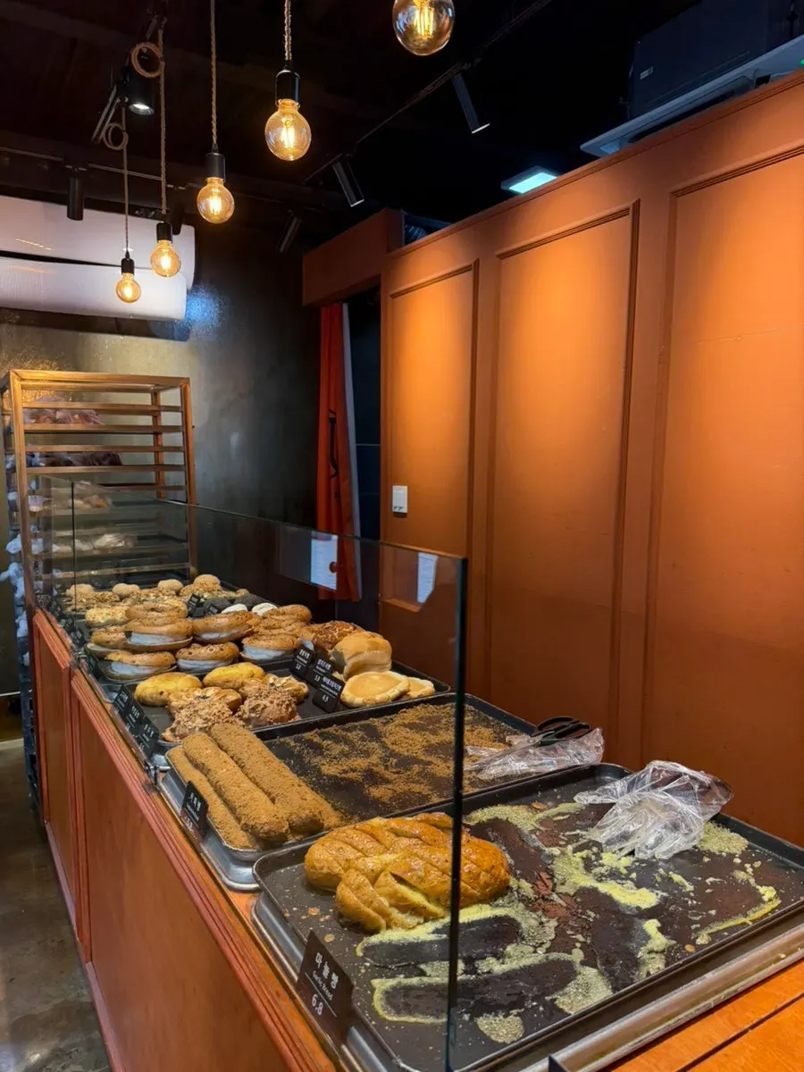 Munhwa Bakery salt bread giveaway notice