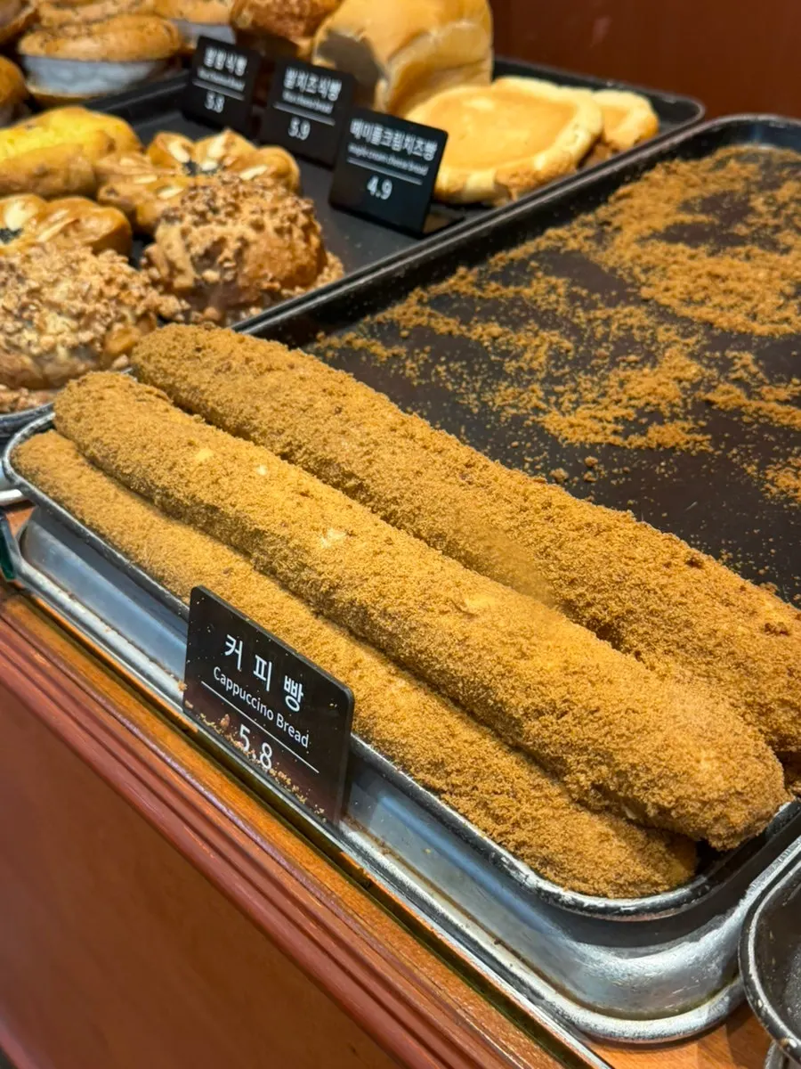 Munhwa Bakery bread menu display