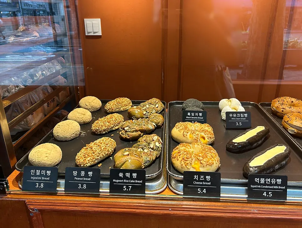 문화제빵 빵 메뉴 진열대