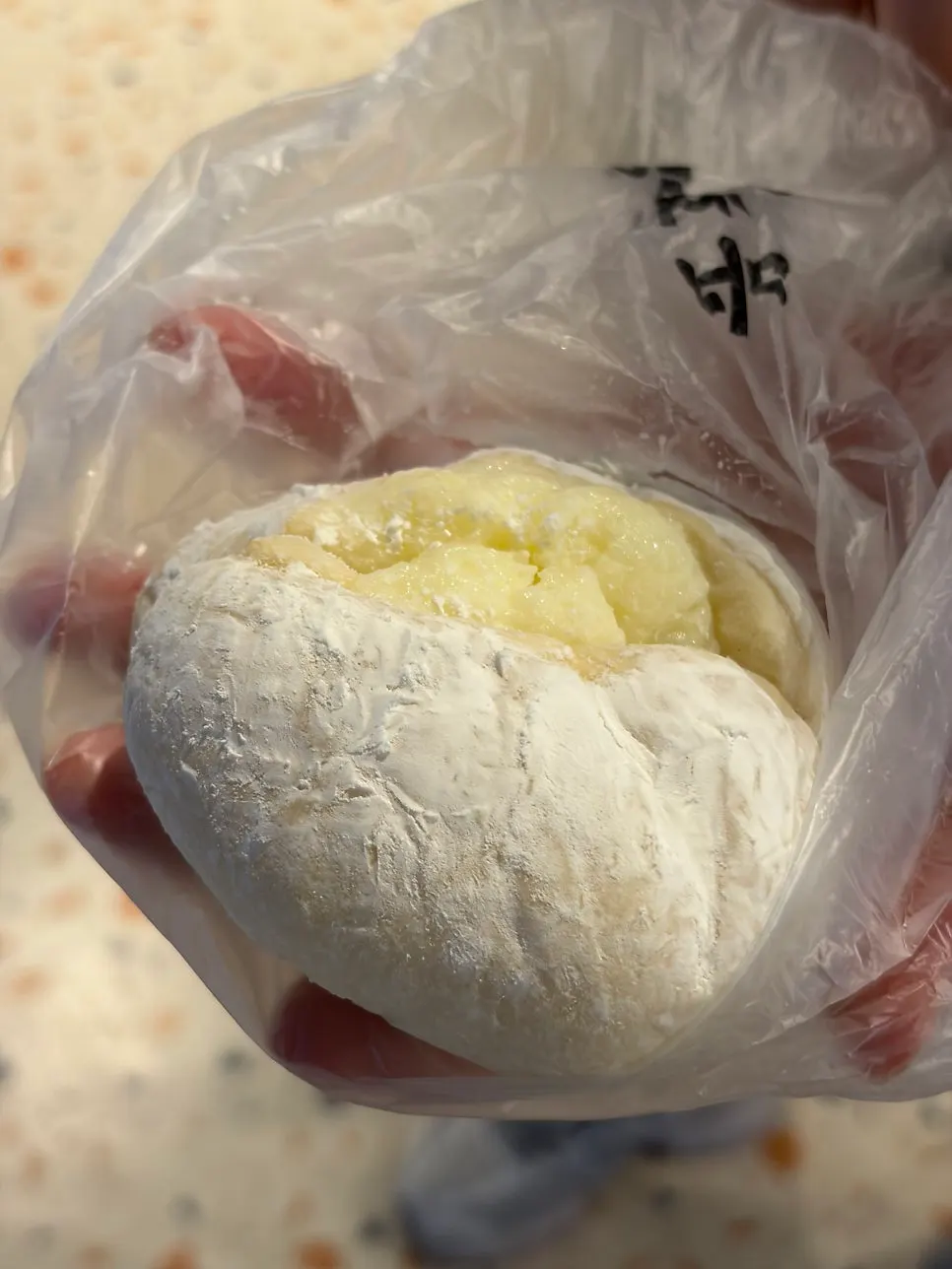 고소한 풍미의 흑임자빵