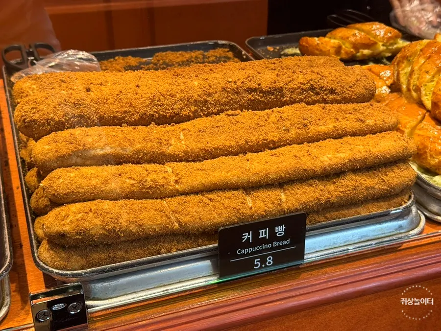 Garlic bread on display at Munhwa Bakery
