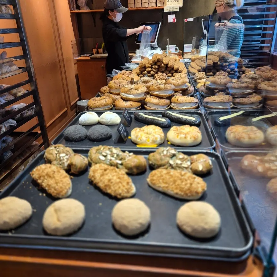 Eksterior Munhwa Bakery dengan interior hanok