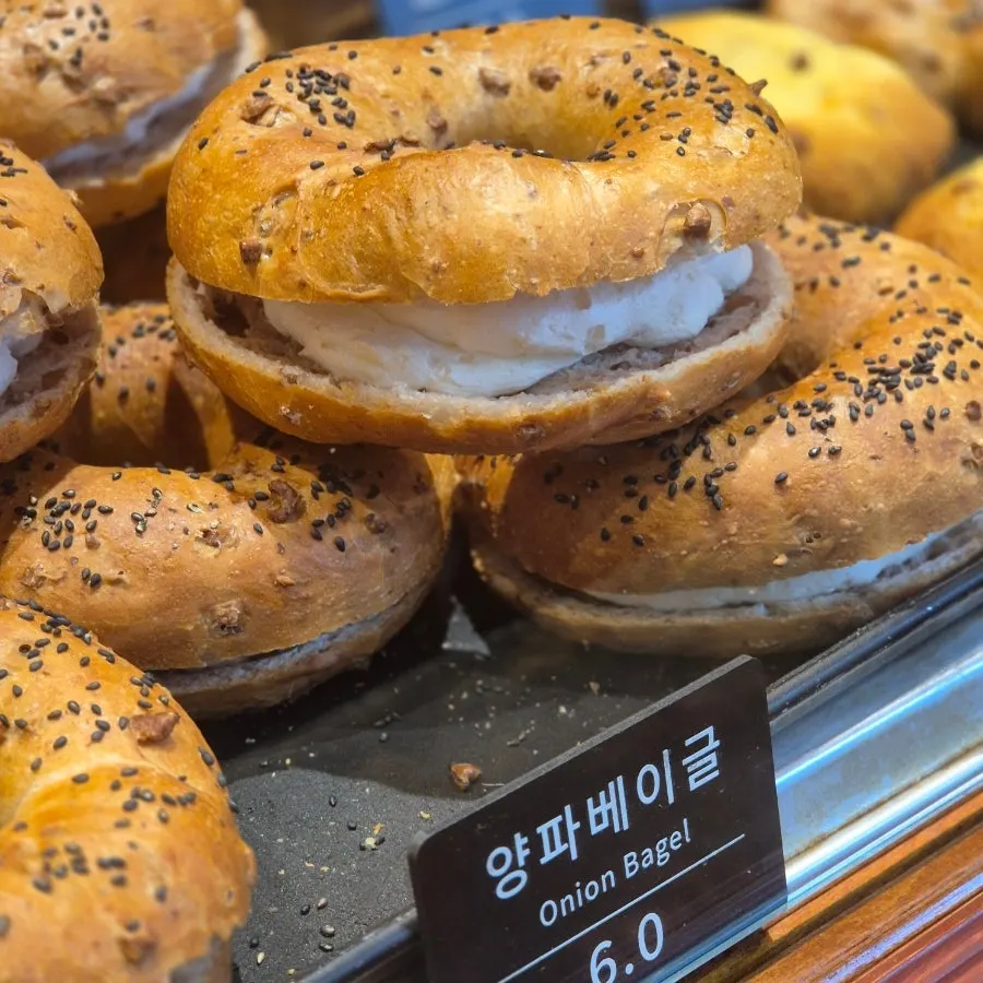 Roti yang langsung dipotong dan dibungkus