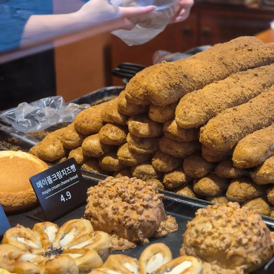 Sweet potato bread dengan topping kacang