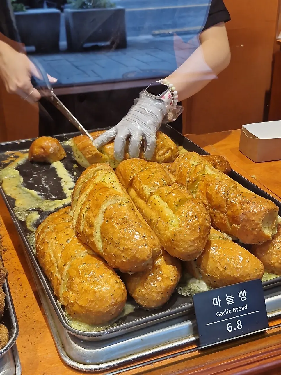 Moist and fluffy garlic bread