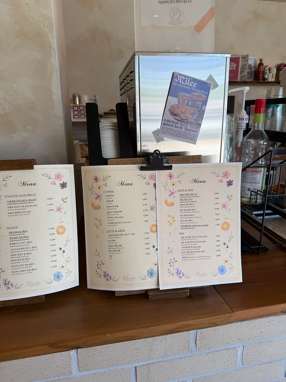 Date-friendly second floor of the café
