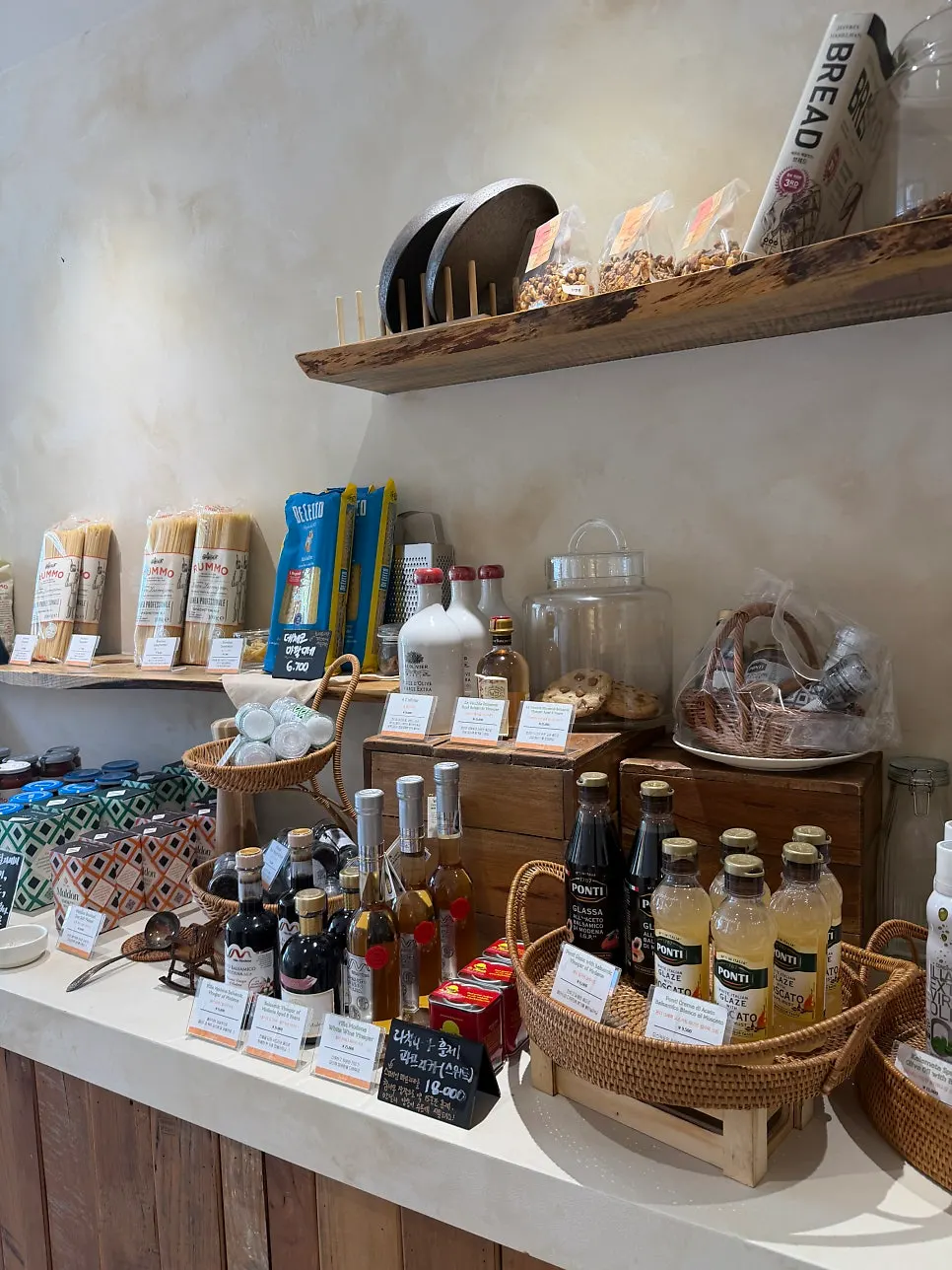Café with bakery items and groceries