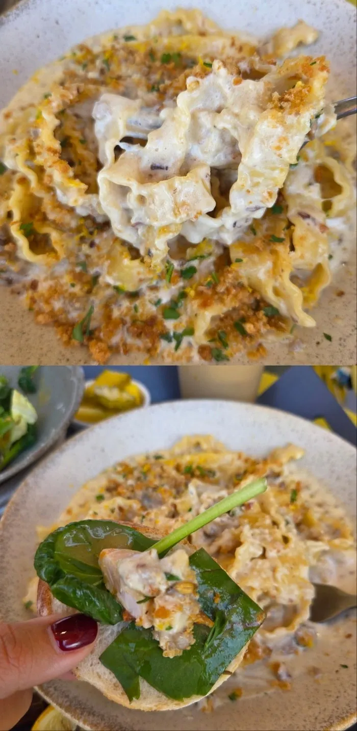 테라스 테이블에 차려진 브런치 메뉴