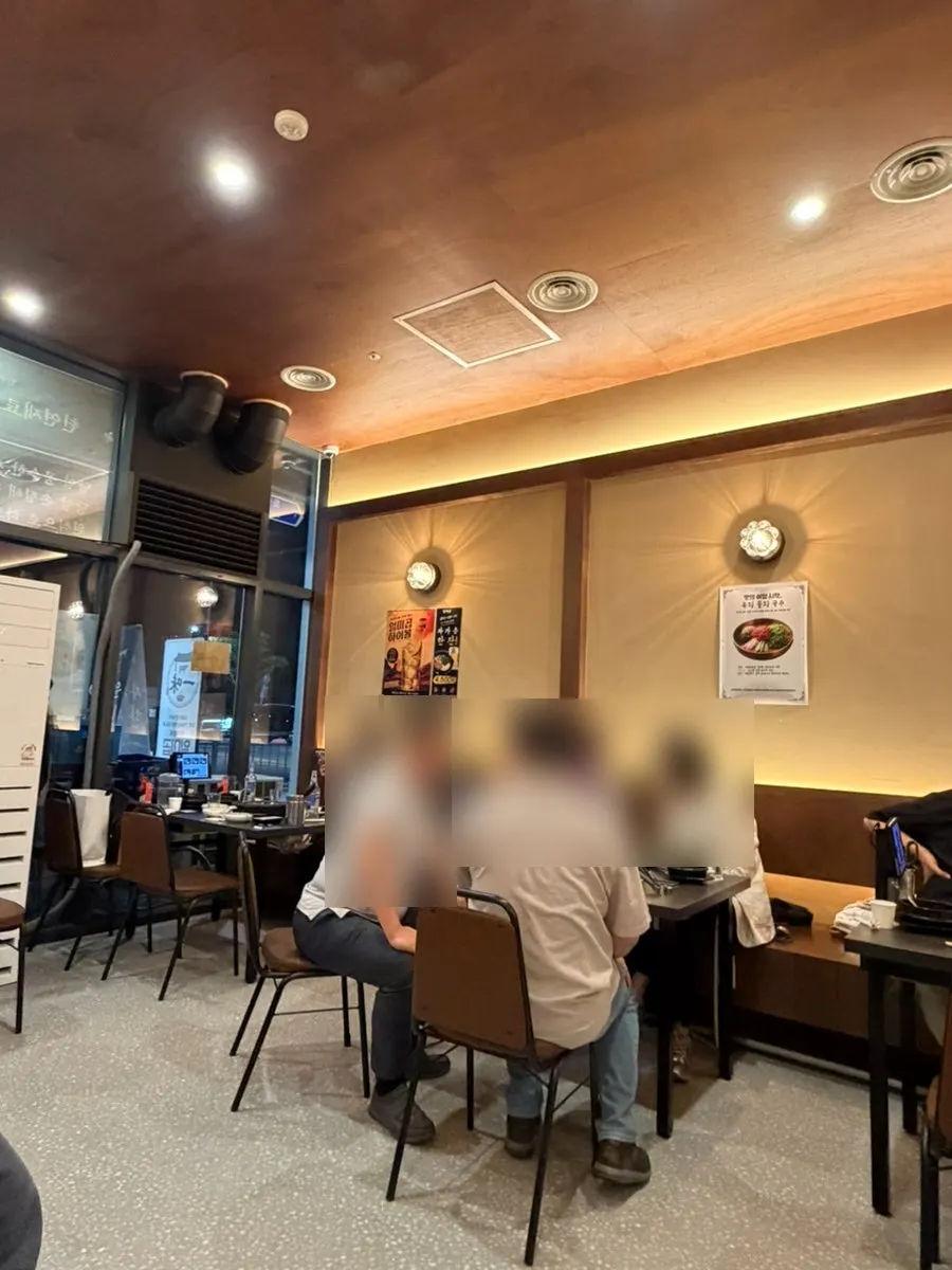 깔끔하게 정돈된 일미곱 내부 좌석