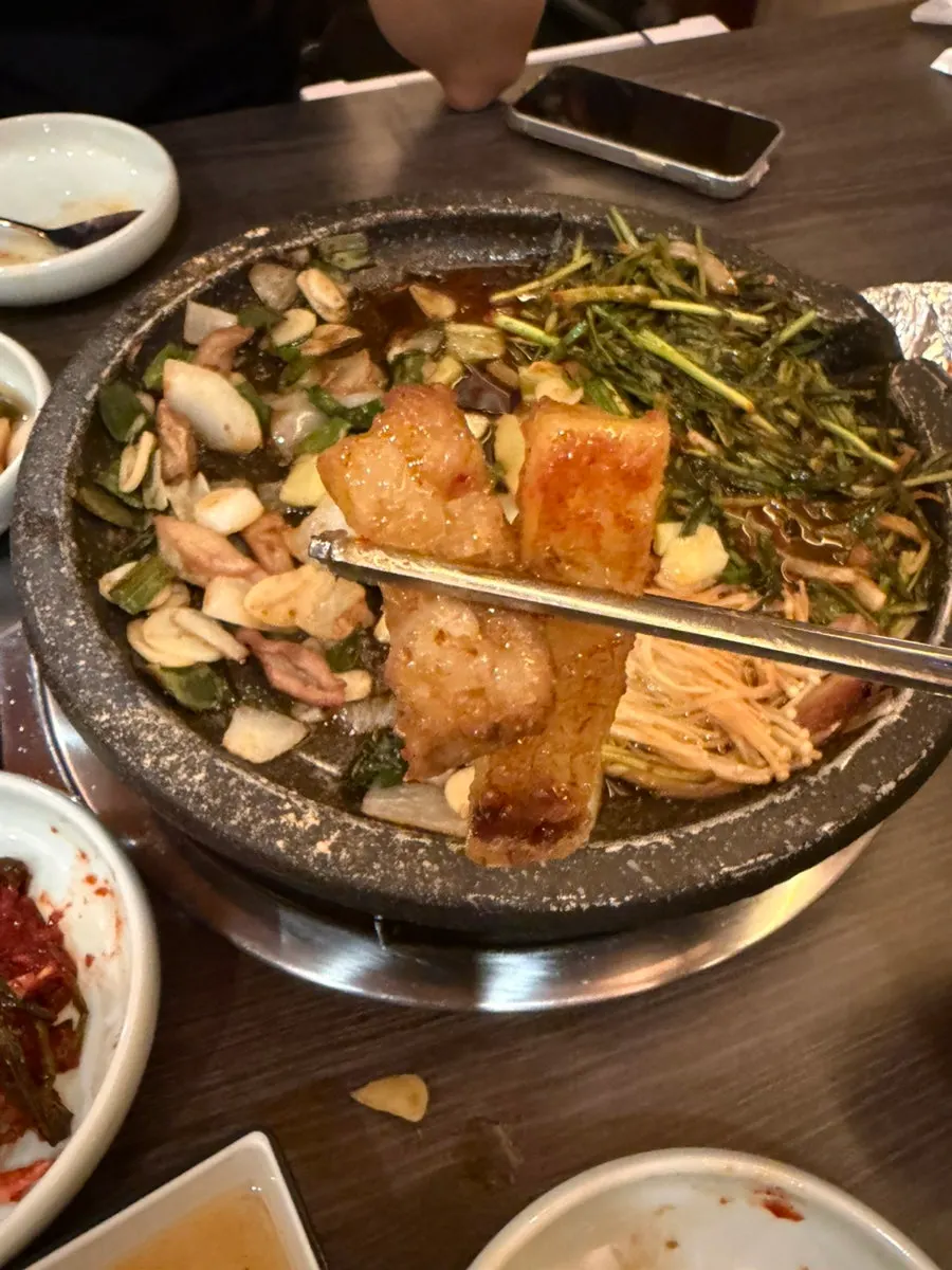 구워진 막창구이 한 점