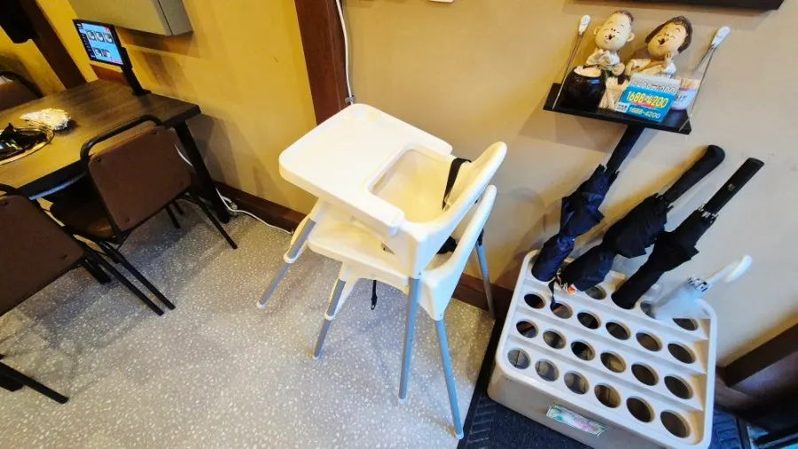 A neatly set table at Ilmigop