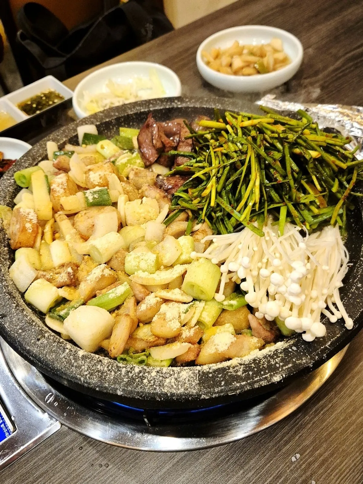 Assorted grill and makchang grill on the grill plate