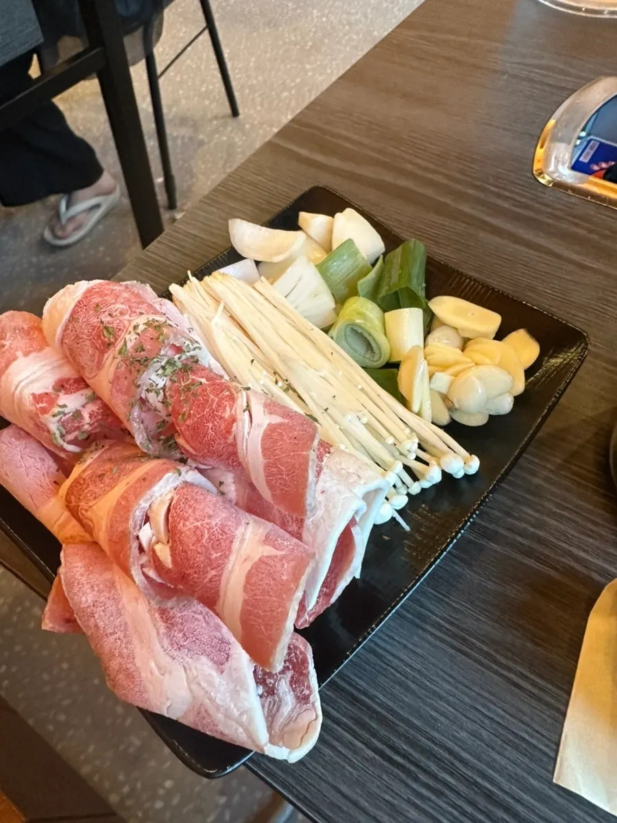 5시 이전 방문 서비스로 받은 두툼한 우삼겹