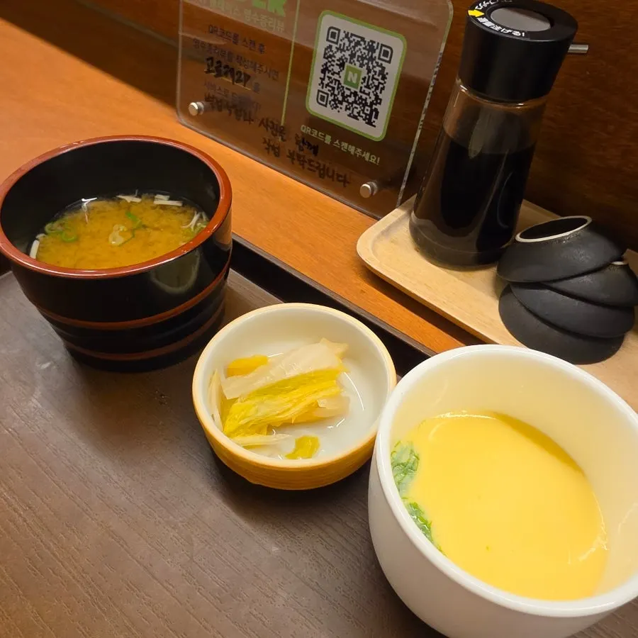 Broth, white kimchi, and steamed egg served first