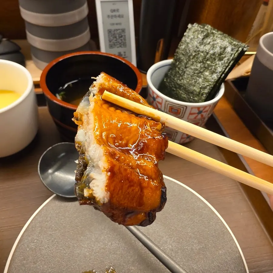 Cross-section of the freshly grilled, plump eel