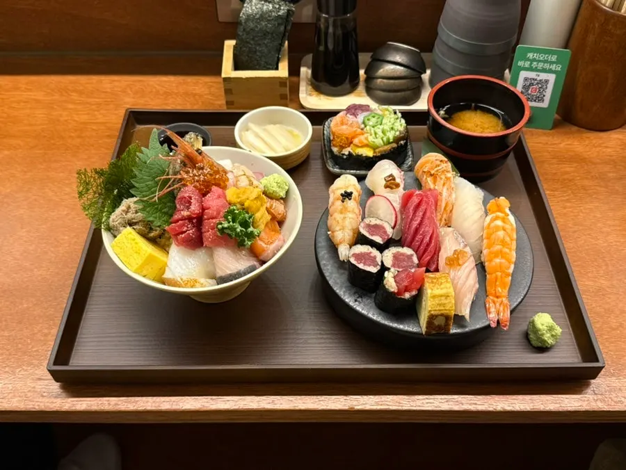 Price listing for premium kaisendon and today's sushi