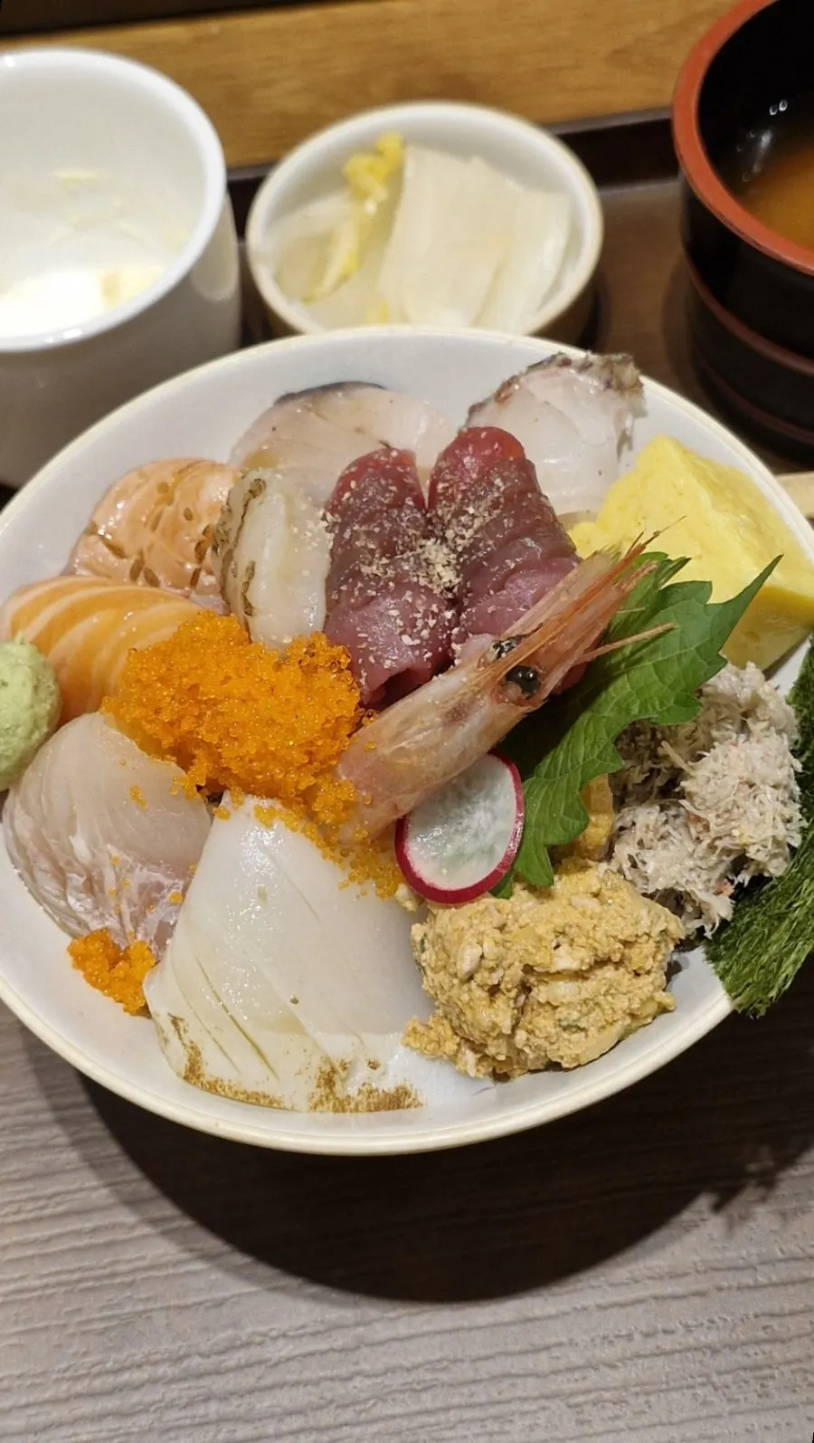 Basic kaisendon piled high with sashimi