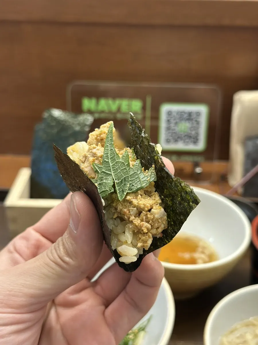 김에 밥과 게살을 올린 셀프 군함