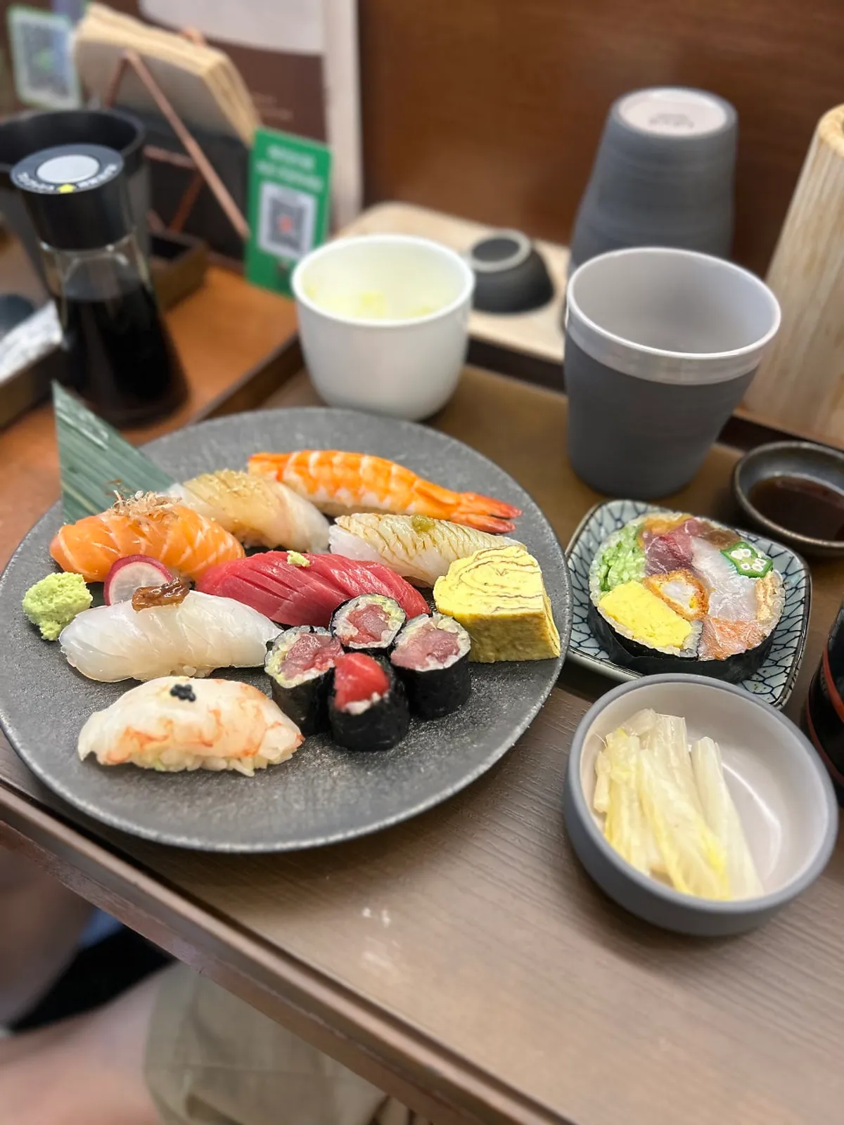 The full today's sushi set spread