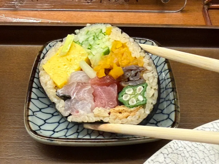 Futomaki served with the today's sushi set