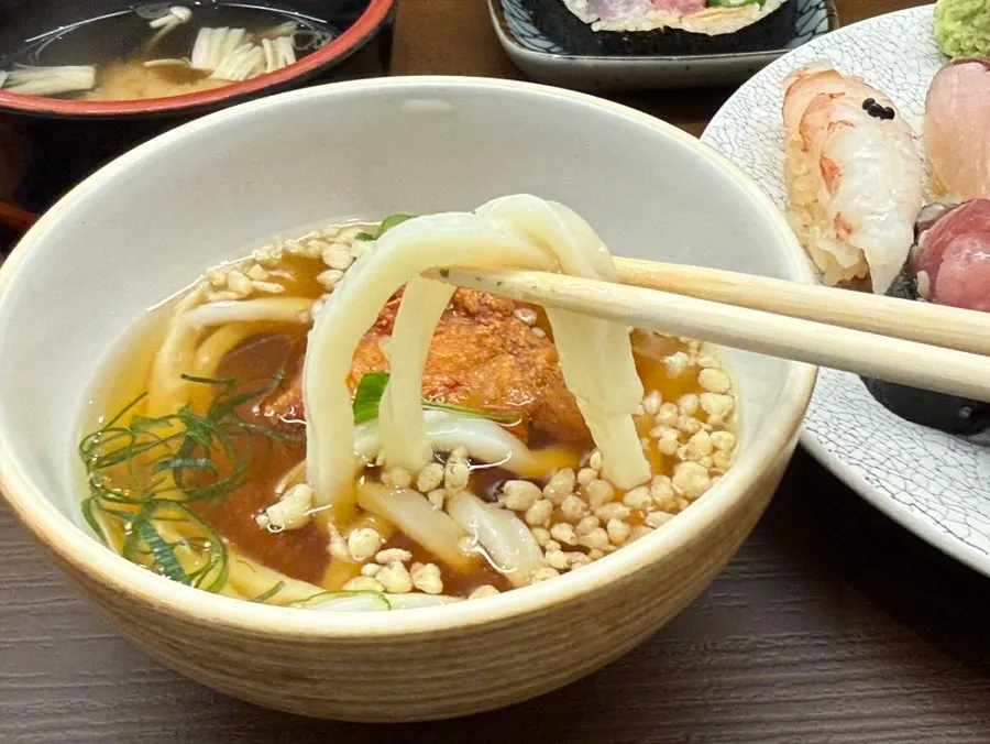Cold udon topped with karaage