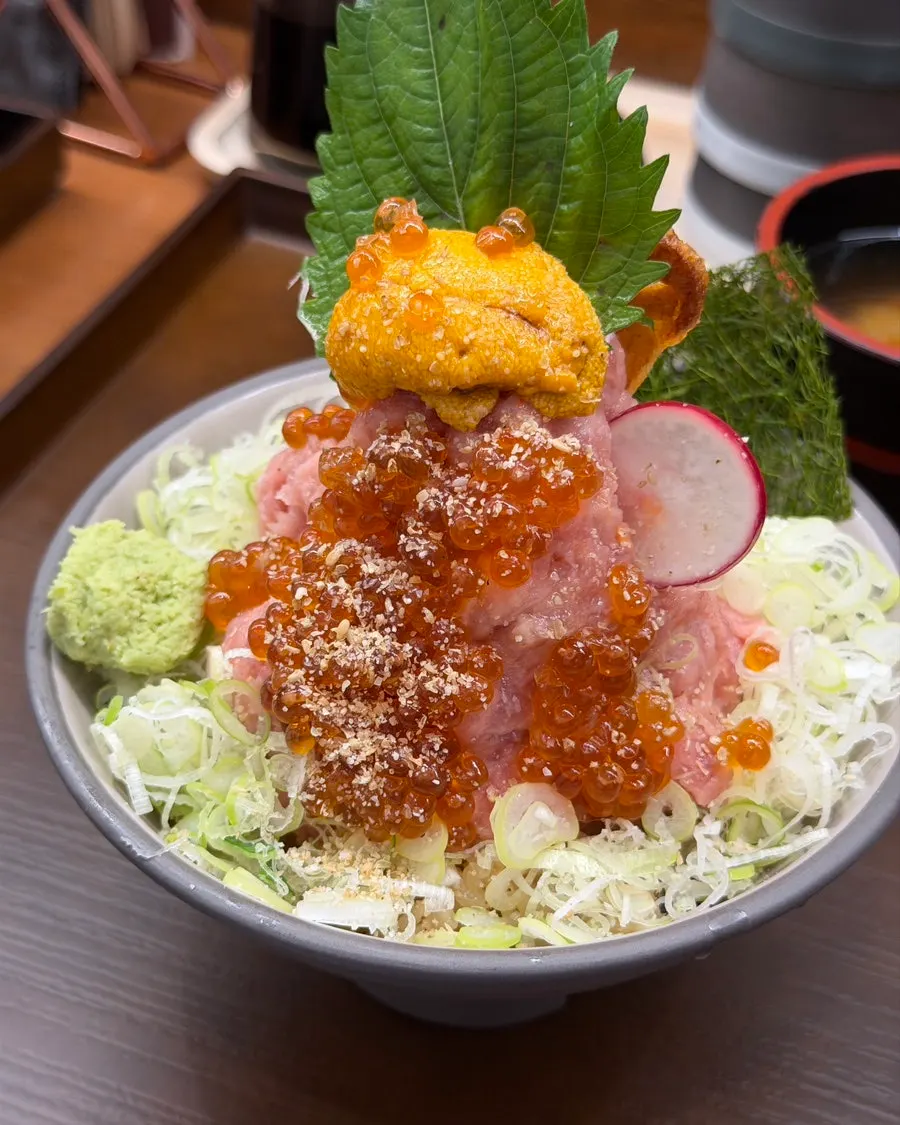 Top of the special ilpumdong with sea urchin and salmon roe