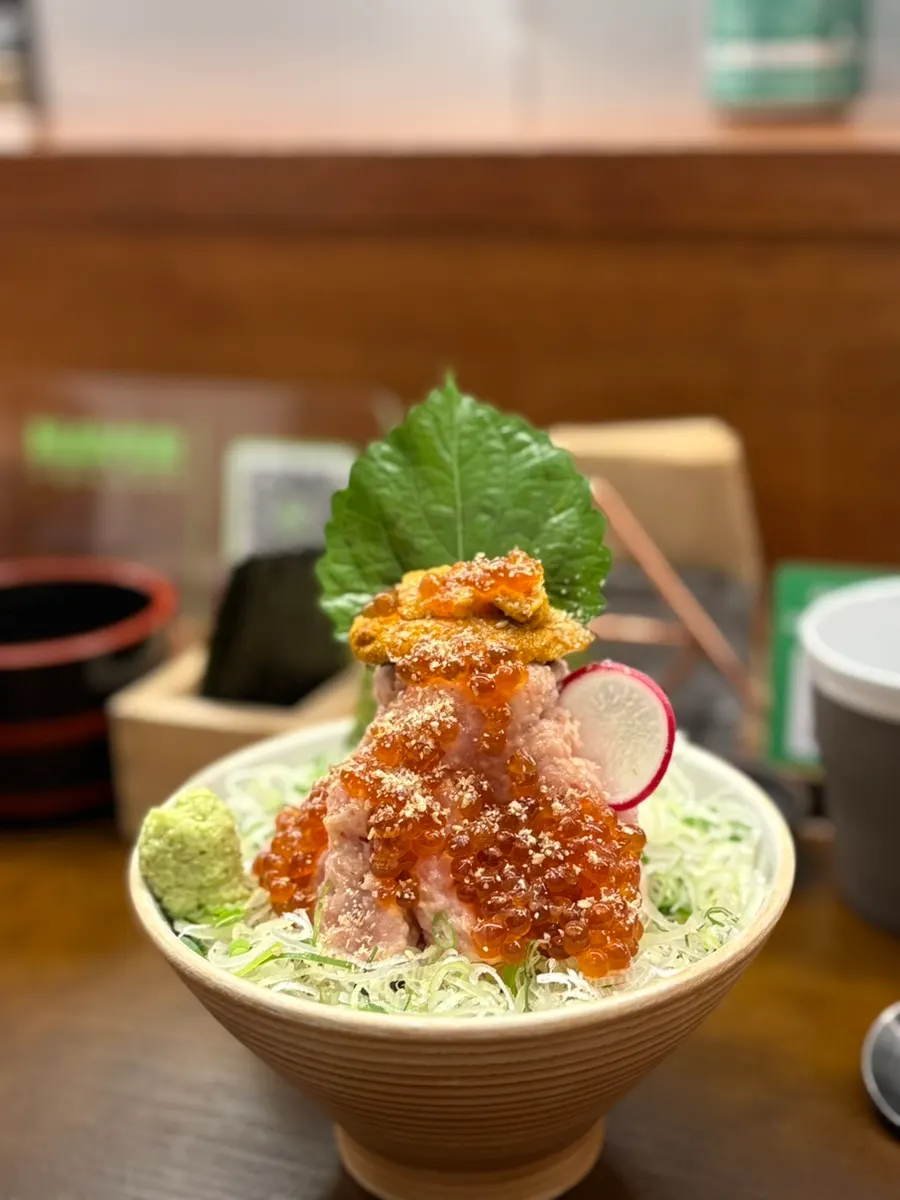 산처럼 높게 쌓인 특일품동