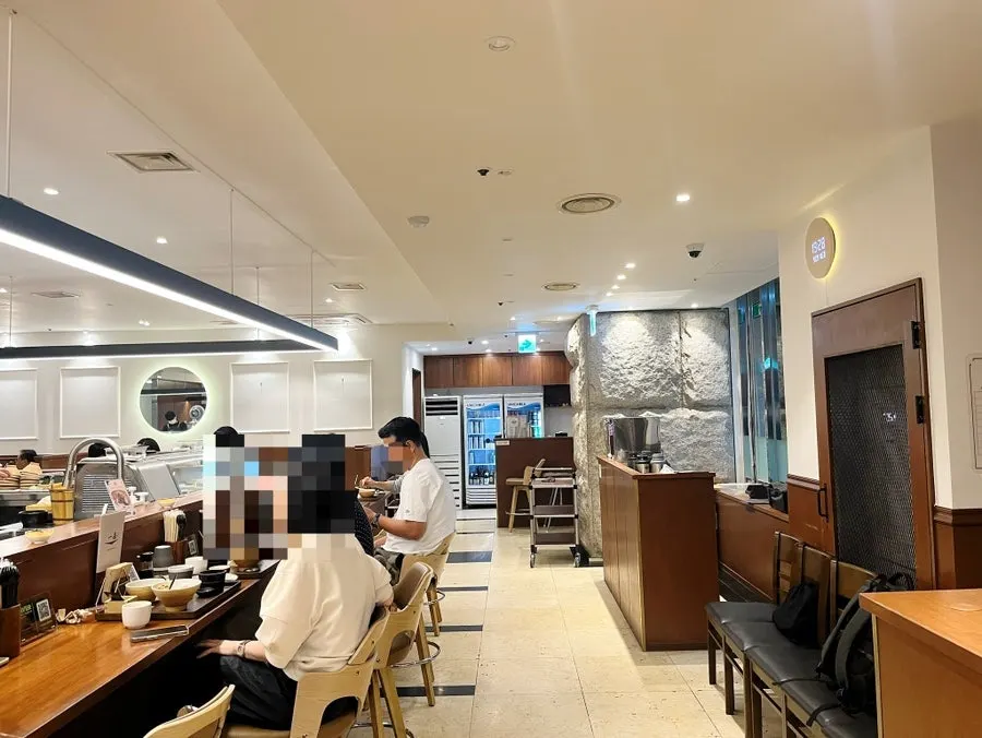 Menu page listing kaisendon and sushi prices