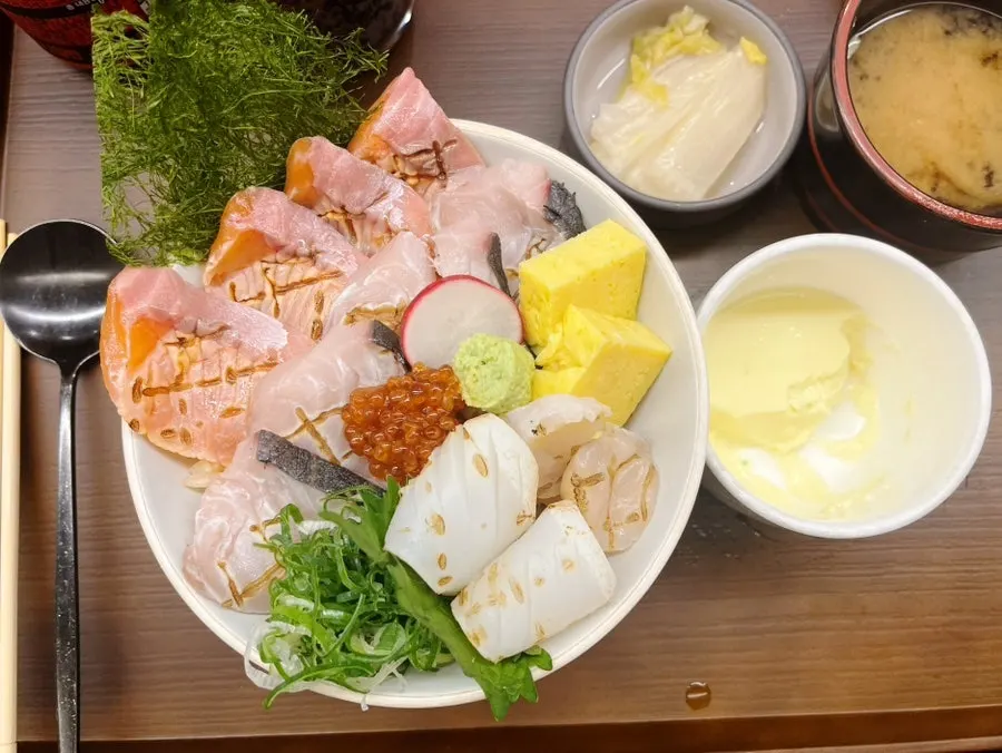 Bowl of seared aburidon