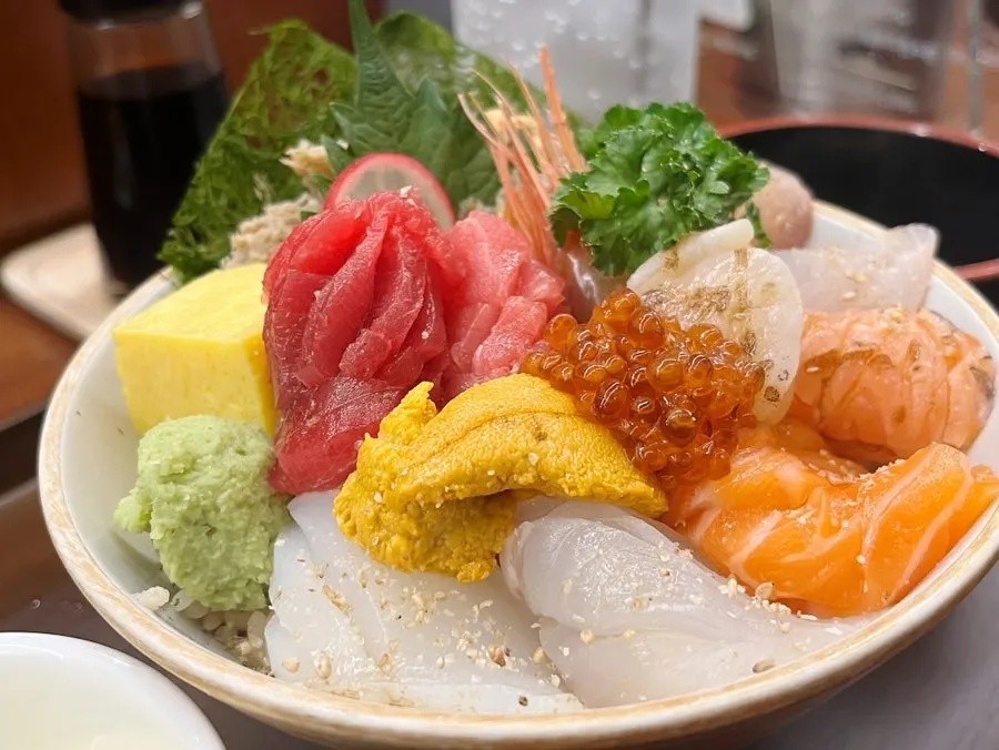 Aged sashimi in the premium kaisendon