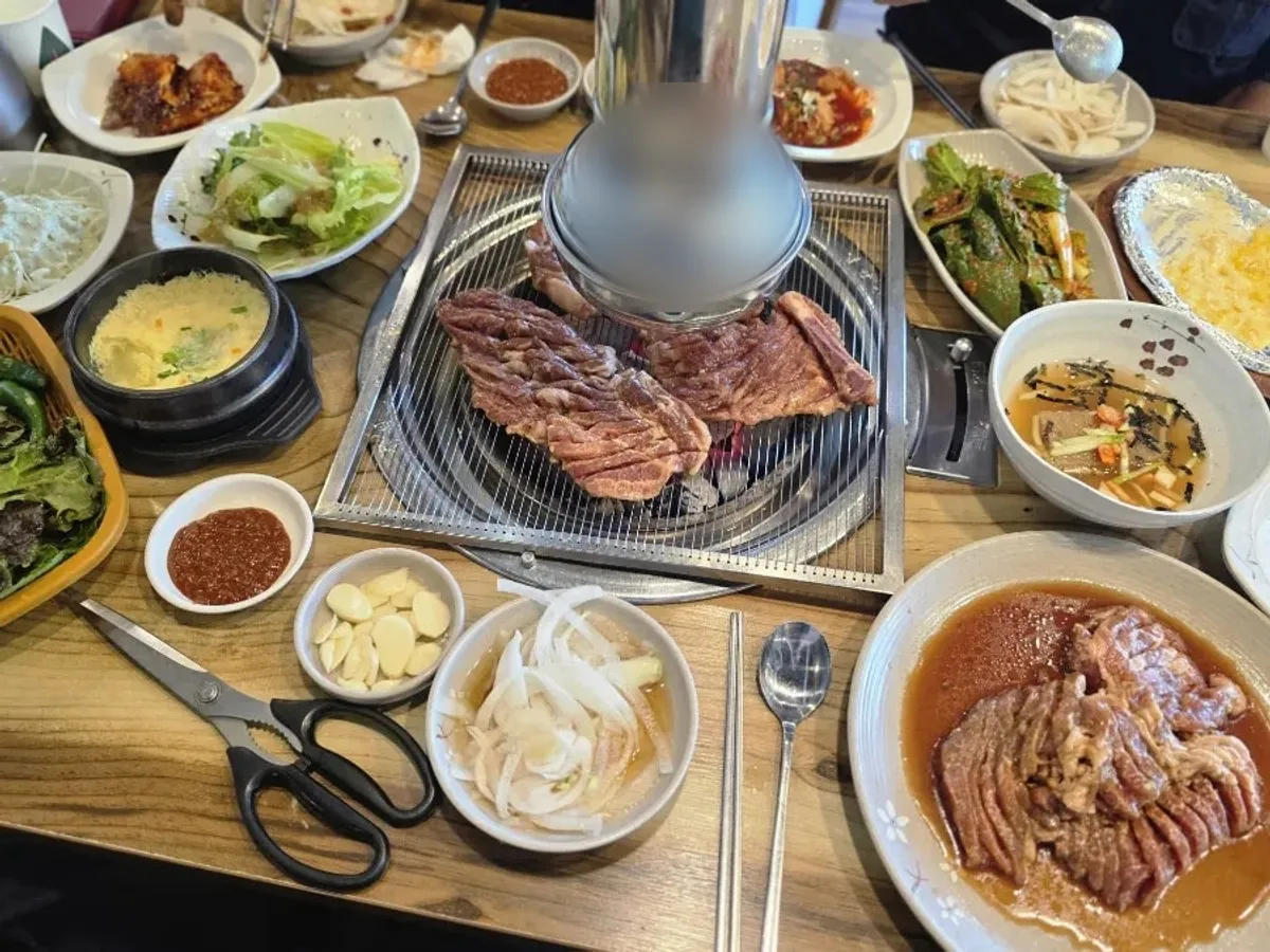 가족 외식으로 즐긴 일품참숯갈비 돼지갈비 상차림
