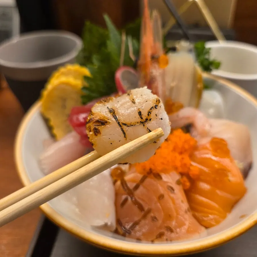 Rice bowl piled high with sea urchin and salmon roe