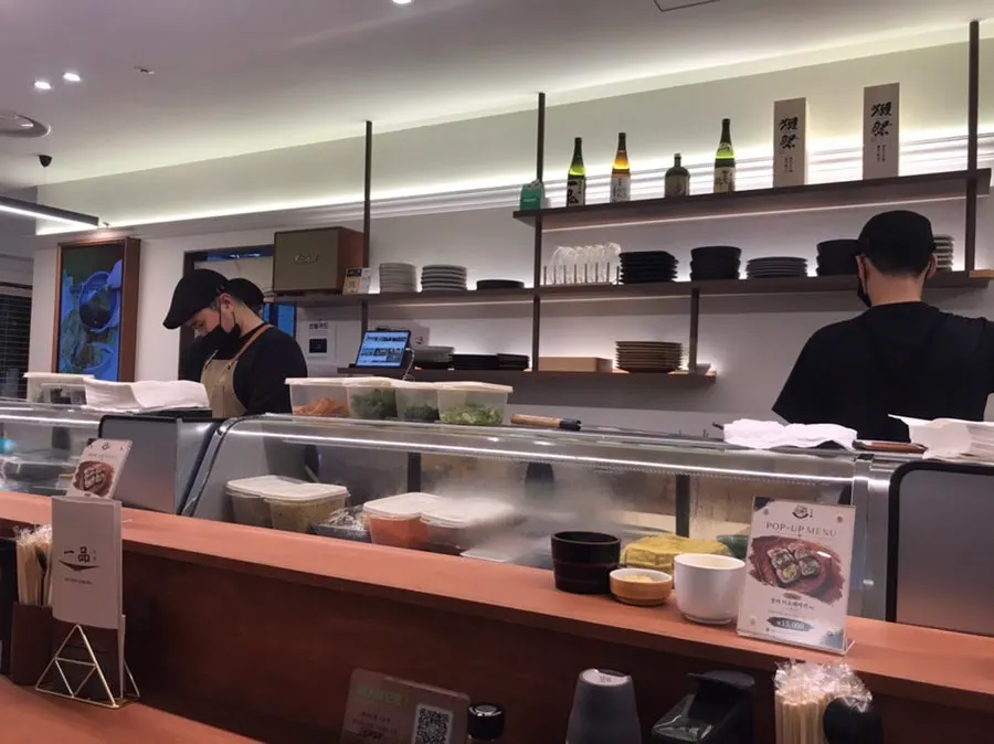 Seating layout and overall view of Ilpum Gangnam Branch