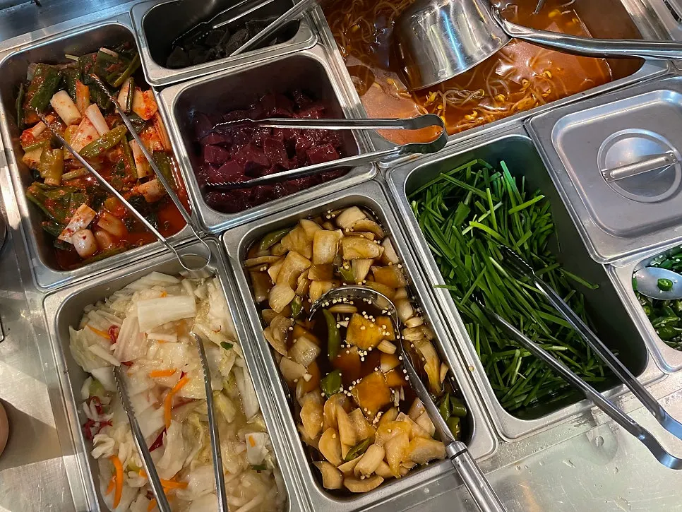 Tripe served with sesame oil dipping sauce